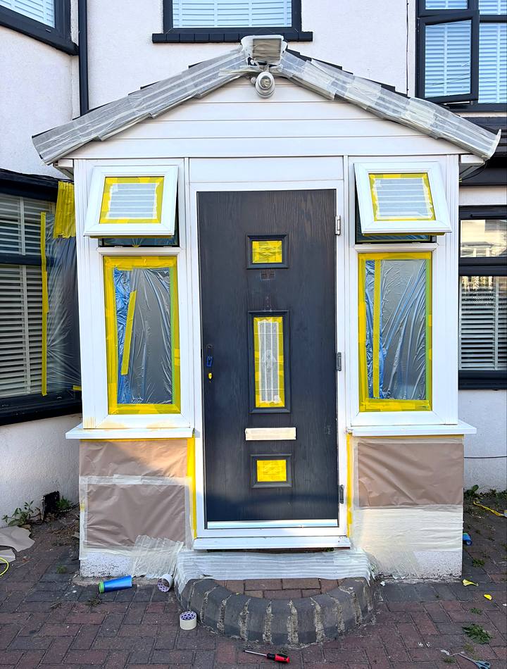 Porch: Anthracite RAL 7016, porch and front door masked for an anthracite respray