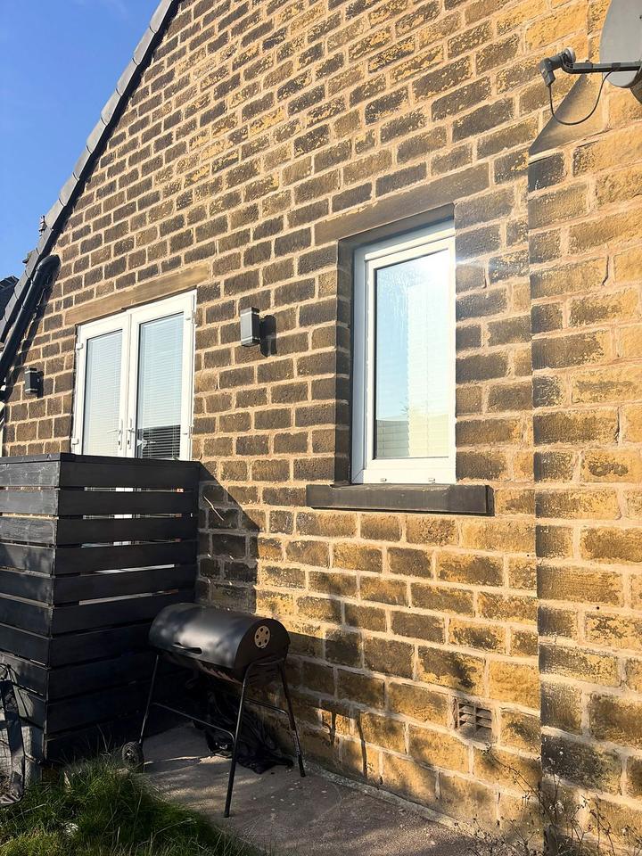 Side elevation with resprayed windows