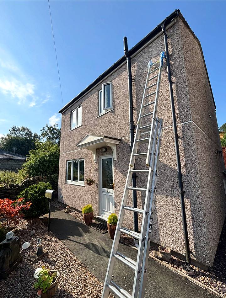 Airless masonry: Plymouth Grey, detached house with masonry walls sprayed Plymouth Grey